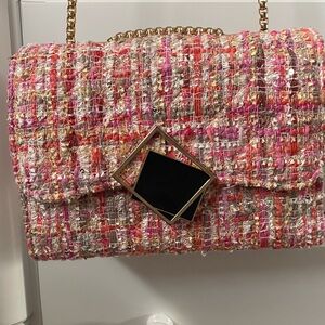 Pink Shoulder Bag with Textured Fabric and Gold Chain Strap